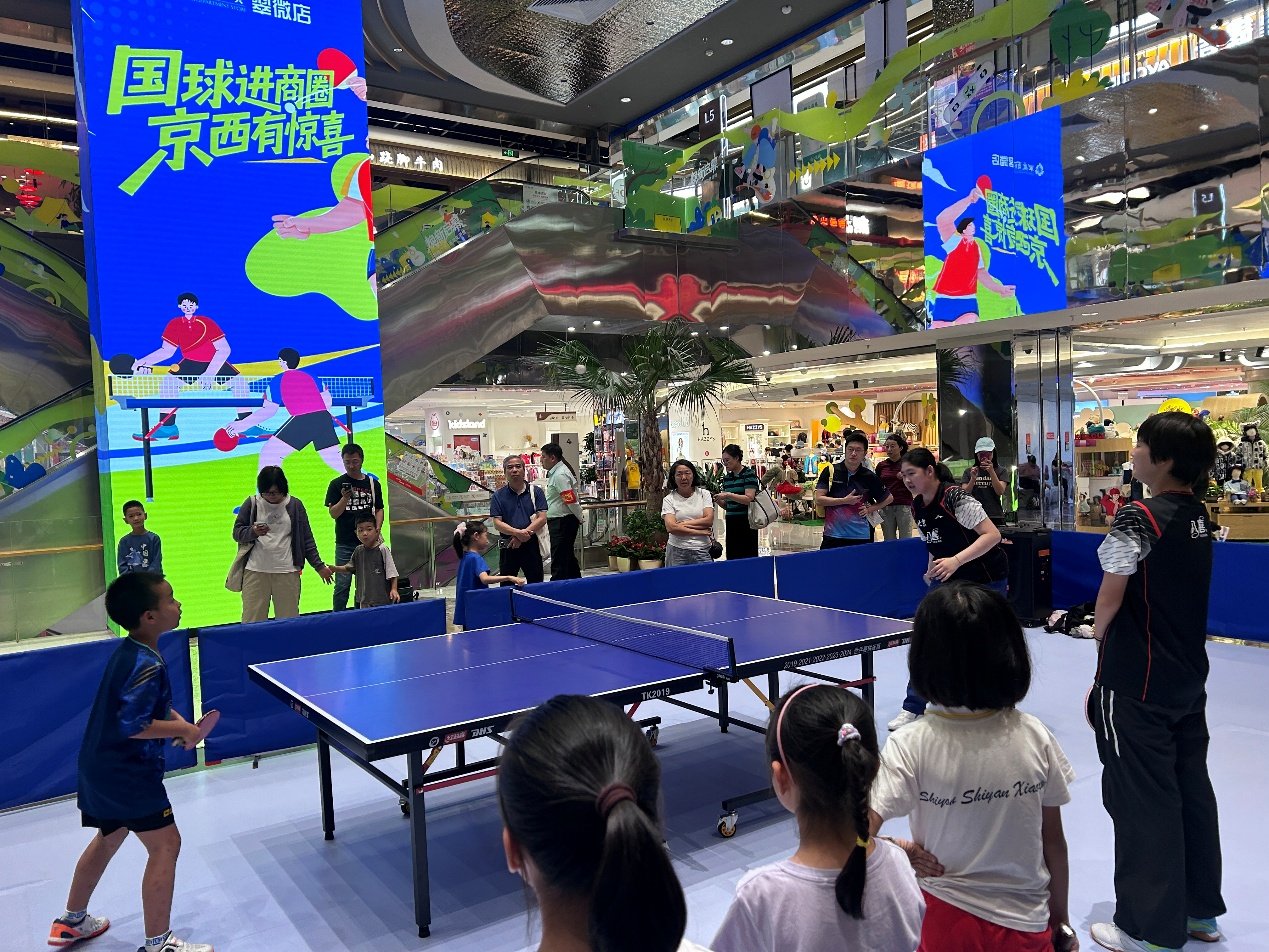 人李媛在采, 的小球迷, 得并与现场 人李媛在采, 的小球迷, 得并与现场